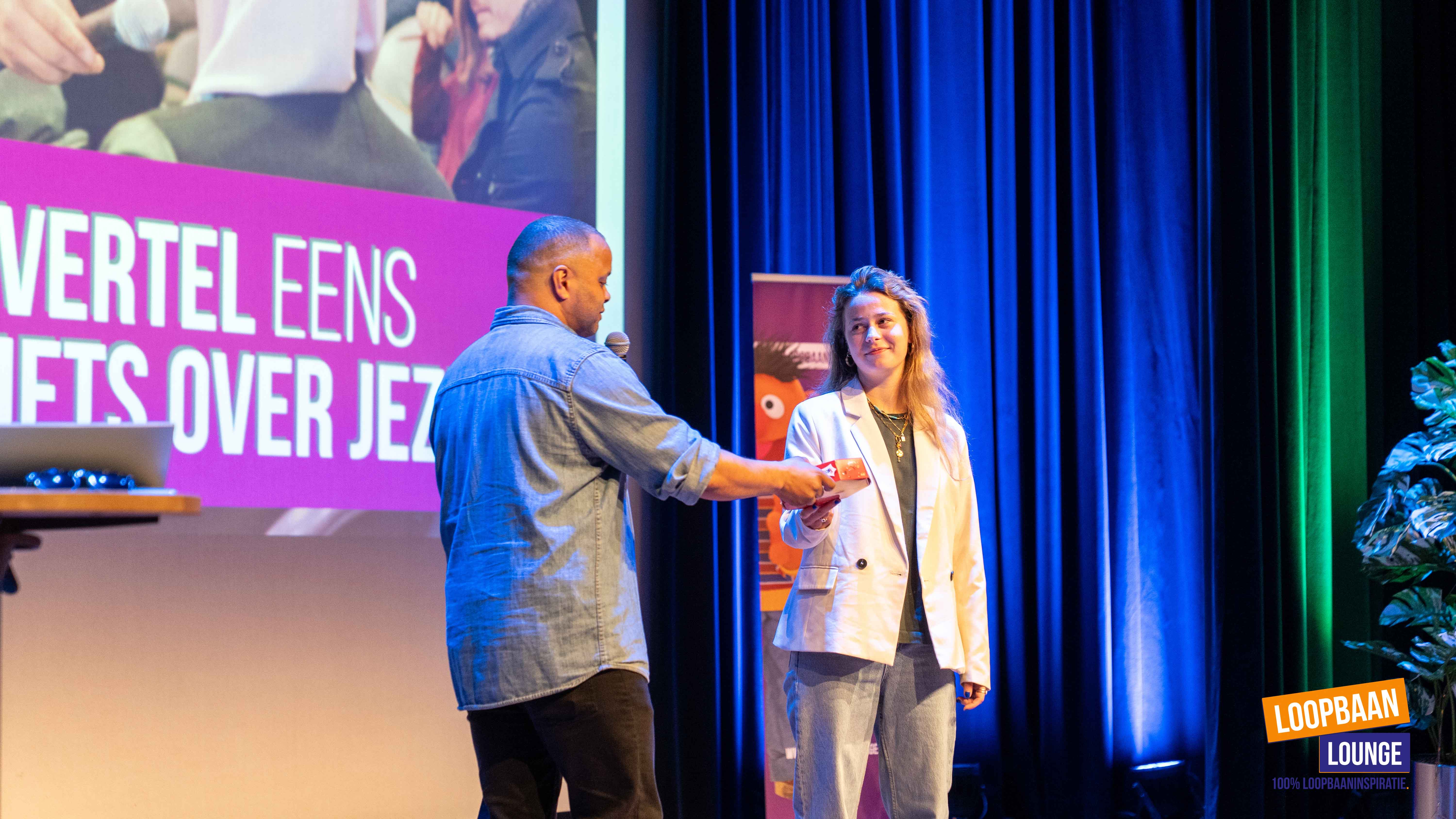 Interactie tussen trainer en deelnemer tijdens een workshop
